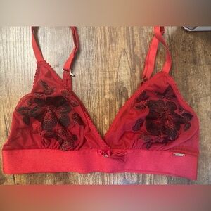 La Vie En Rose Red and Black Floral Lace Bralette